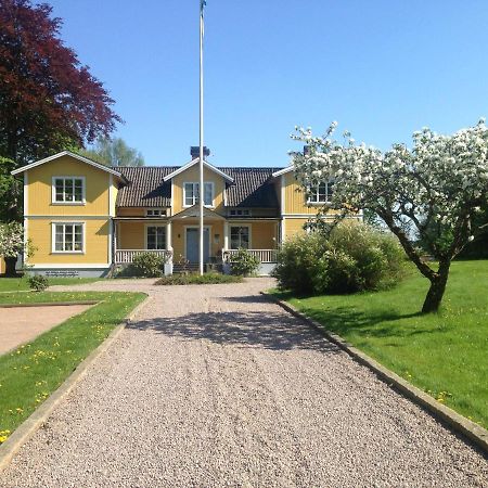 Fredriksons Vilt, Vin & Pensionat Hotel Axvall Exterior photo